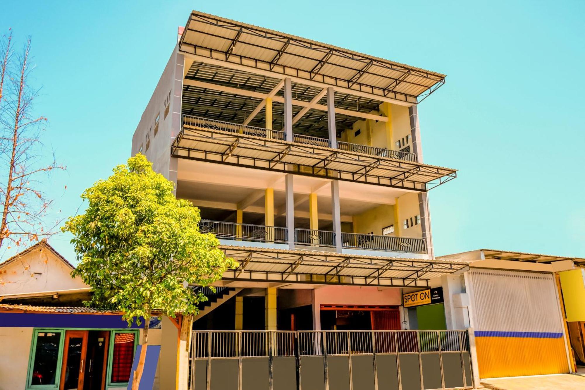 Super Oyo 1759 Family Residence Kediri  Exterior photo